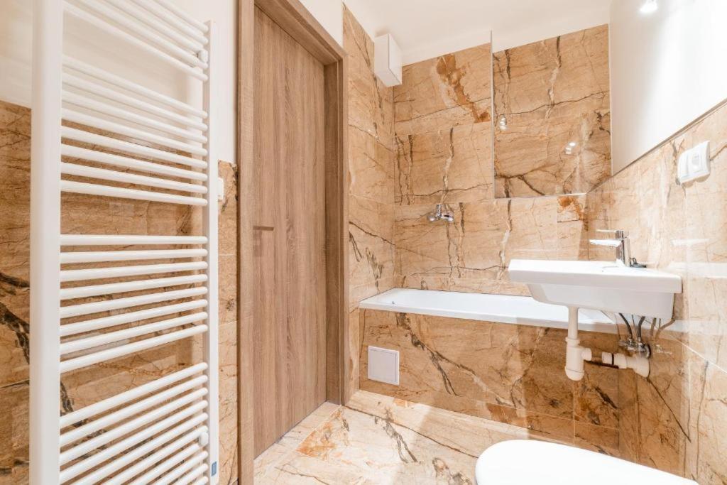 Brand New Studio Apartment #24 In Elite Residence With Free Secure Parking In The Center Prague Exterior photo